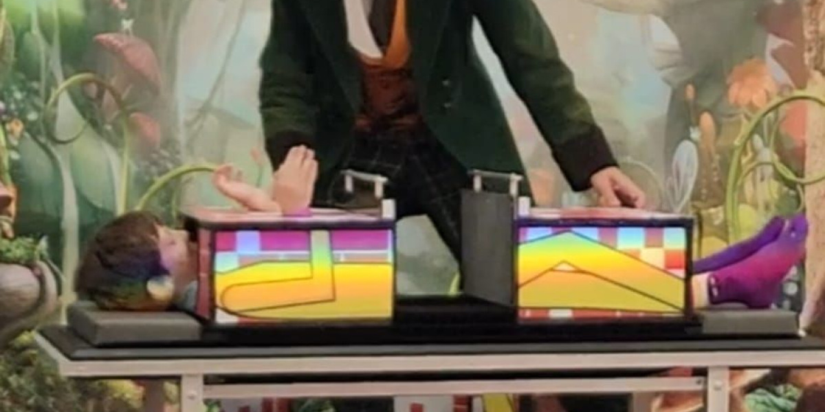  The Mad Hatter DELUXE Illusion Show 